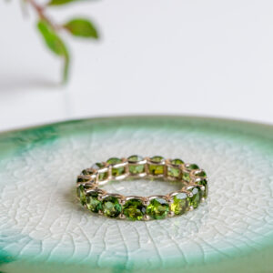 טבעת זהב ספירים ירוקים