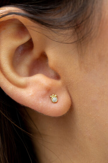 14K Gold Earrings set with 0.06 ct Diamonds - Image 2