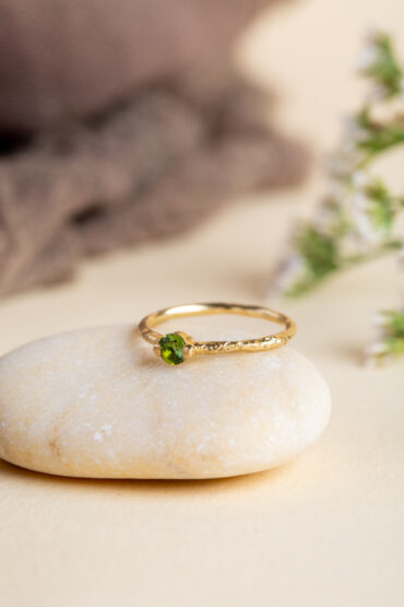 14K Gold Ring set with Green Sapphire - Image 2