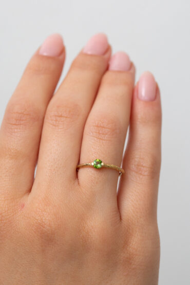 14K Gold Ring set with Green Sapphire - Image 3