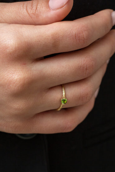 14K Gold Ring set with Green Sapphire - Image 4