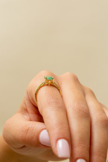 14K Gold Ring set with Emerald stone - Image 3