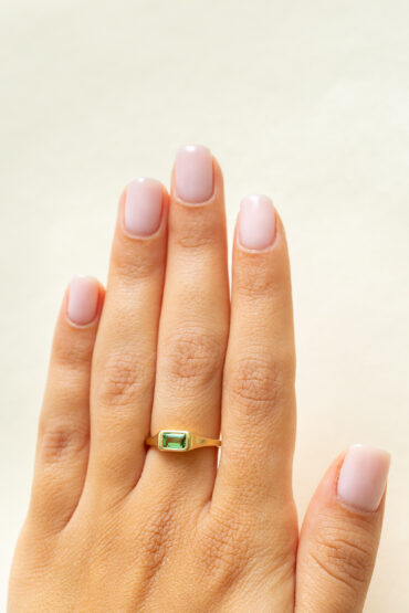14K Gold Ring set with Green Tourmaline Stone - Image 3