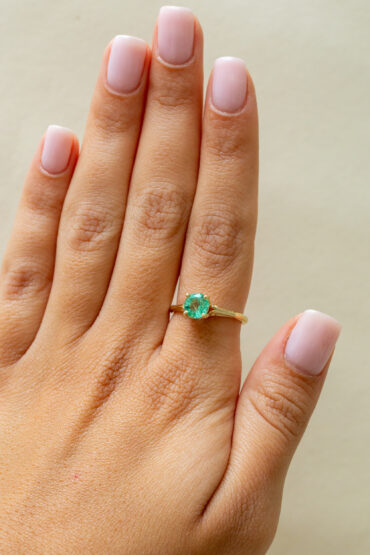 14K Gold Ring set with Emerald stone - Image 4