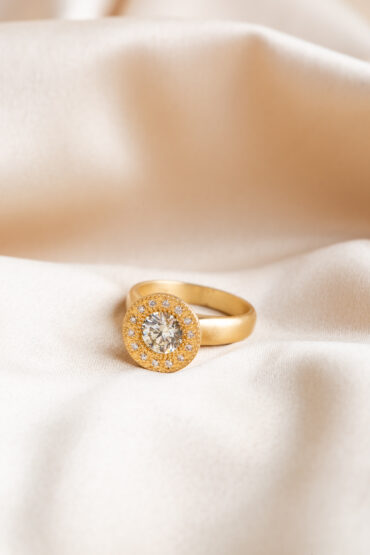 18K Gold Ring set with Diamonds - Image 2
